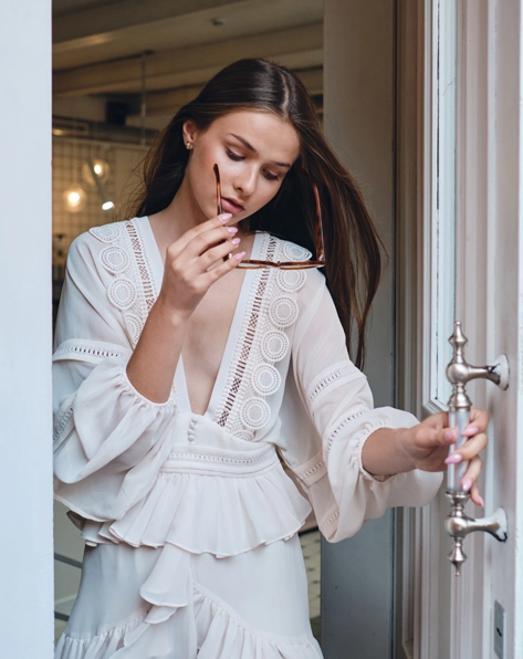 woman-personal-retreat-door